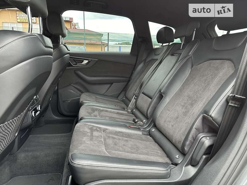 Позашляховик / Кросовер Audi SQ7 2017 в Мукачевому