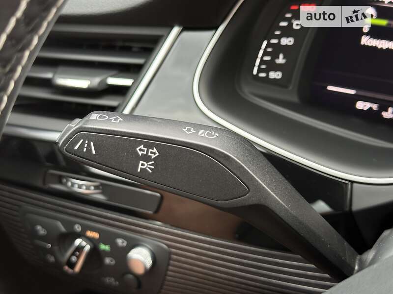 Позашляховик / Кросовер Audi SQ7 2017 в Мукачевому