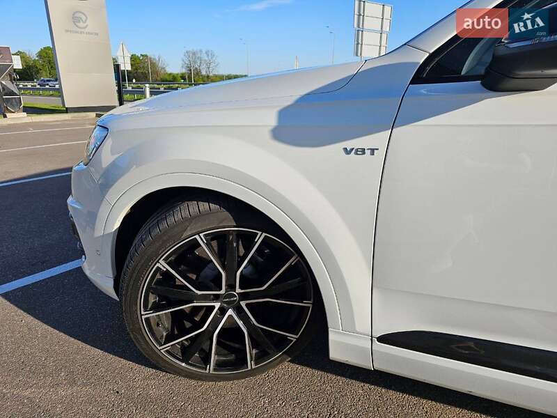 Внедорожник / Кроссовер Audi SQ7 2017 в Киеве