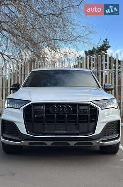 Внедорожник / Кроссовер Audi SQ7 2021 в 