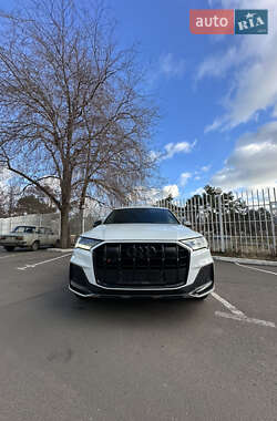 Внедорожник / Кроссовер Audi SQ7 2021 в 
