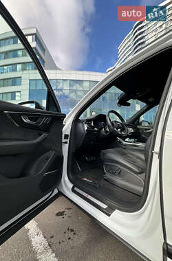Внедорожник / Кроссовер Audi SQ7 2021 в 
