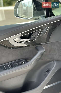 Внедорожник / Кроссовер Audi SQ7 2021 в 