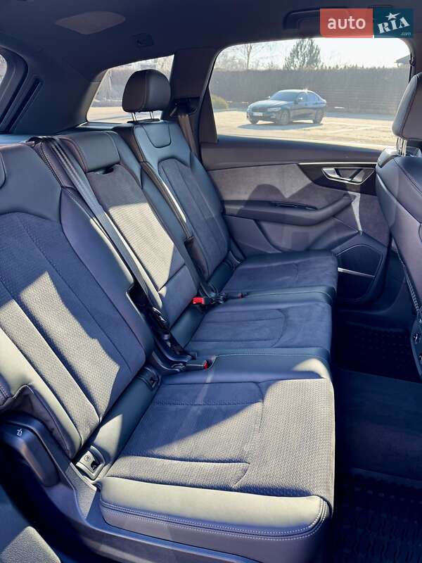 Внедорожник / Кроссовер Audi SQ7 2024 в Днепре