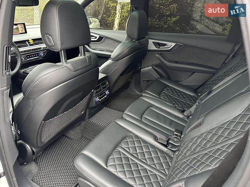 Внедорожник / Кроссовер Audi SQ7 2018 в Одессе