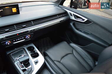 Внедорожник / Кроссовер Audi SQ7 2018 в 