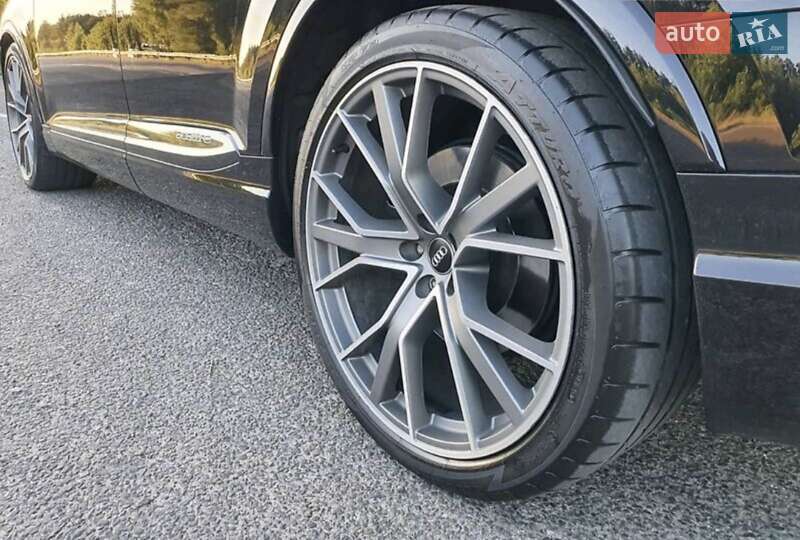 Внедорожник / Кроссовер Audi SQ7 2016 в Карловке