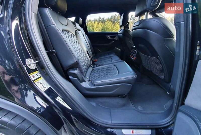 Внедорожник / Кроссовер Audi SQ7 2016 в Карловке