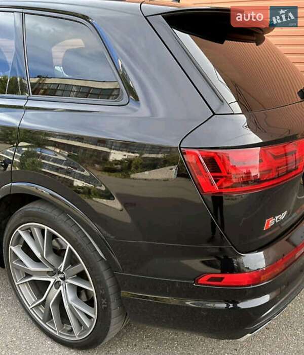 Внедорожник / Кроссовер Audi SQ7 2016 в Карловке