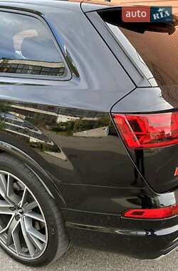 Внедорожник / Кроссовер Audi SQ7 2016 в 