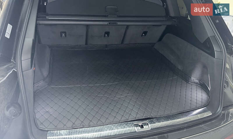 Позашляховик / Кросовер Audi SQ7 2020 в Луцьку