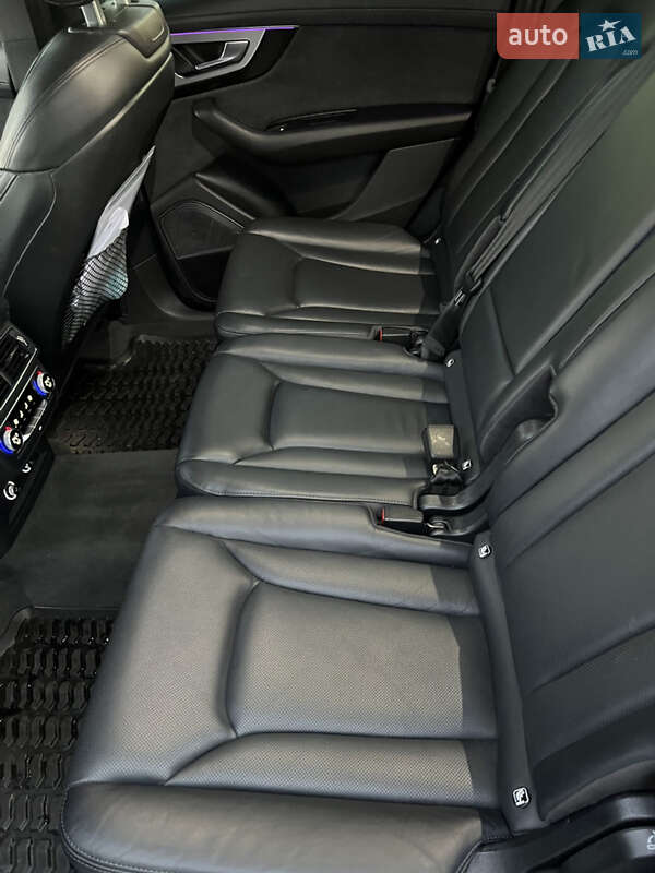 Внедорожник / Кроссовер Audi SQ7 2019 в Берегово