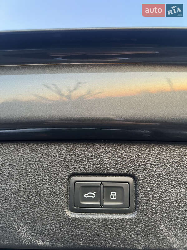 Внедорожник / Кроссовер Audi SQ7 2019 в Берегово