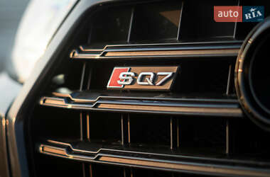 Внедорожник / Кроссовер Audi SQ7 2017 в 