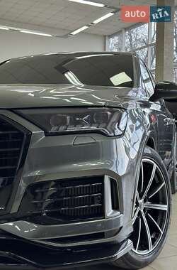 Внедорожник / Кроссовер Audi SQ7 2020 в 