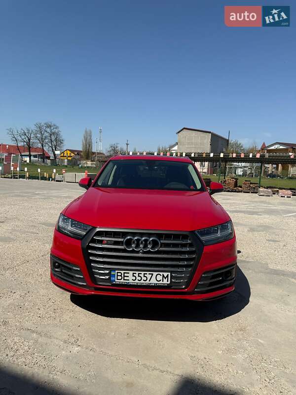 Позашляховик / Кросовер Audi SQ7 2017 в Первомайську
