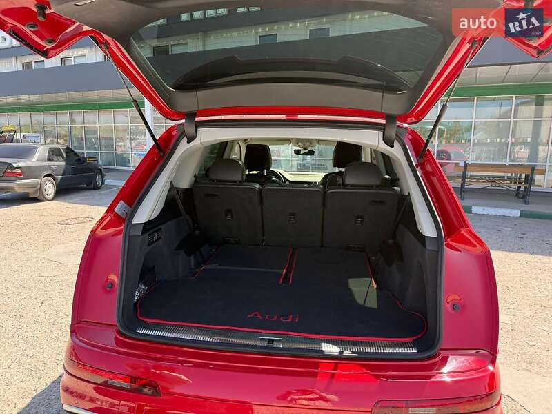 Позашляховик / Кросовер Audi SQ7 2017 в Первомайську