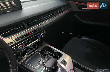 Внедорожник / Кроссовер Audi SQ7 2016 в 