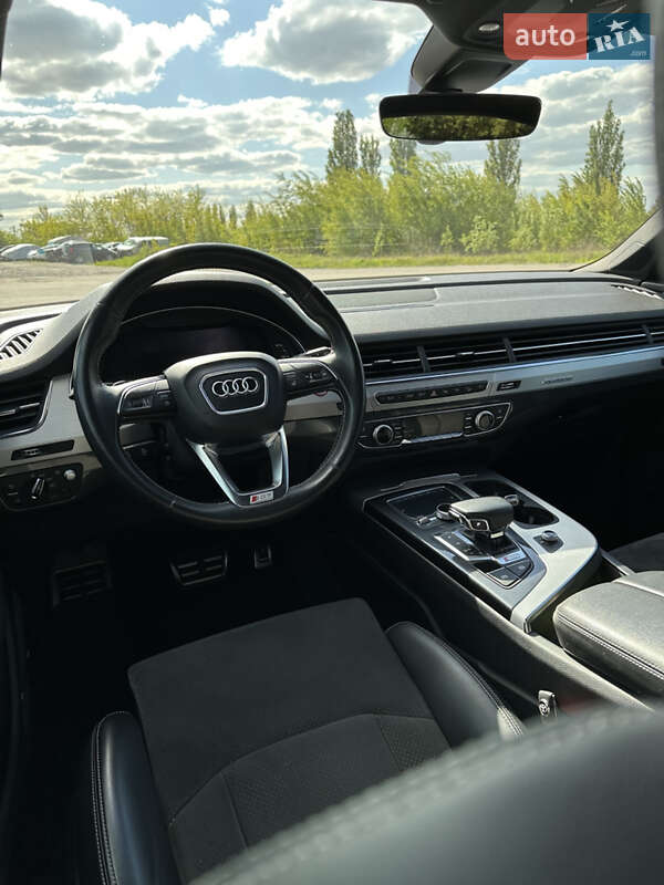 Внедорожник / Кроссовер Audi SQ7 2017 в Ровно