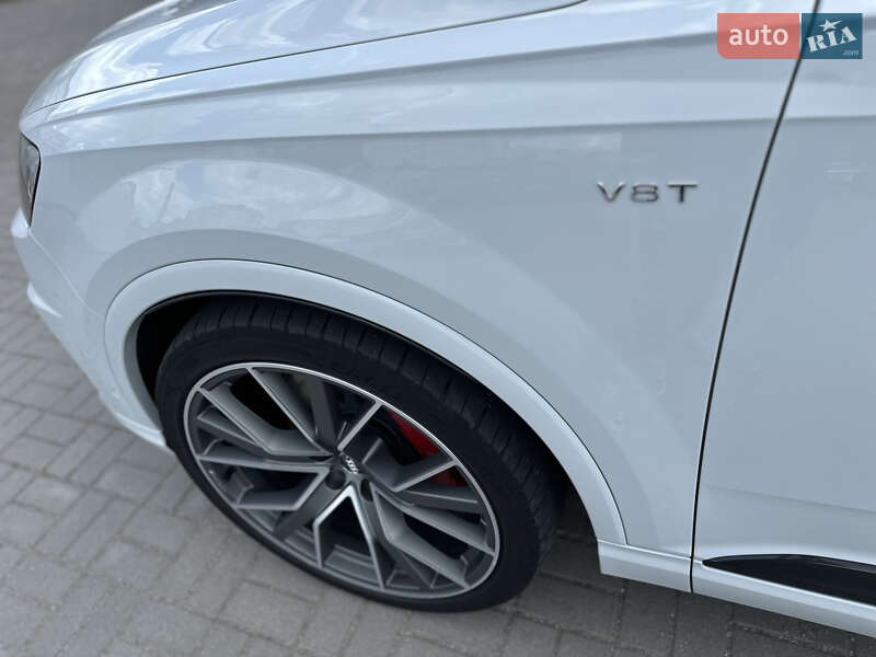 Внедорожник / Кроссовер Audi SQ7 2017 в Ужгороде