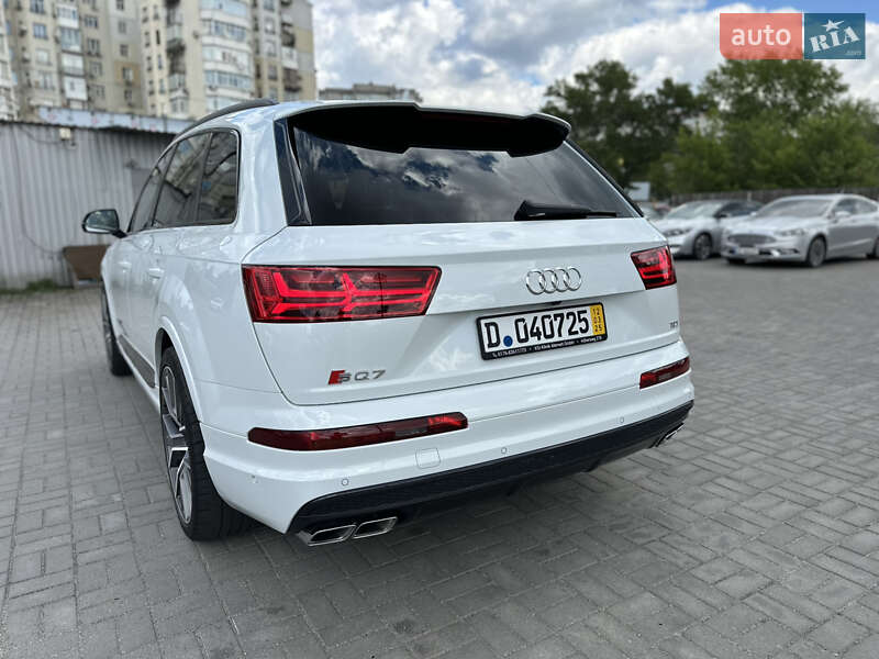 Внедорожник / Кроссовер Audi SQ7 2017 в Ужгороде