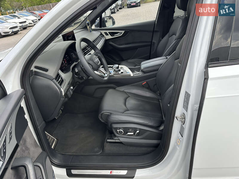 Внедорожник / Кроссовер Audi SQ7 2017 в Ужгороде