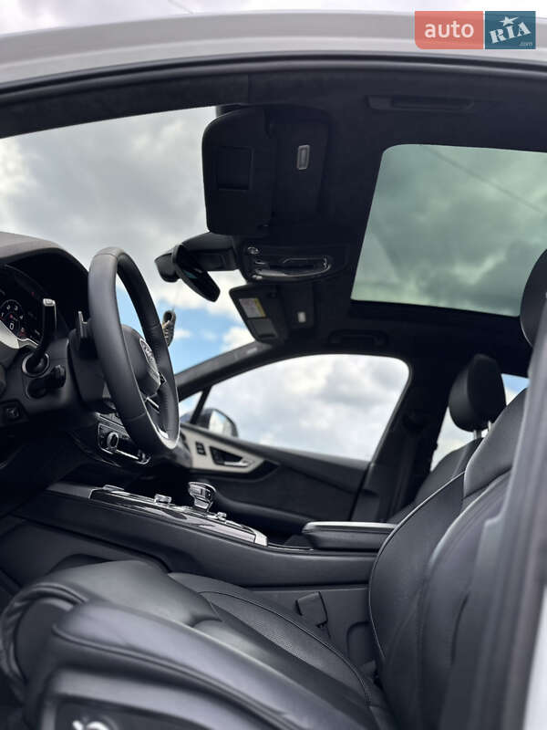 Внедорожник / Кроссовер Audi SQ7 2017 в Ужгороде