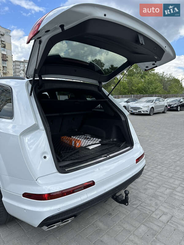 Внедорожник / Кроссовер Audi SQ7 2017 в Ужгороде