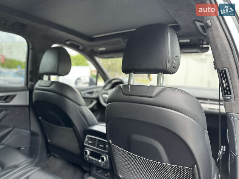 Внедорожник / Кроссовер Audi SQ7 2017 в Ужгороде