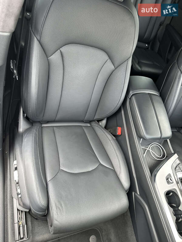 Внедорожник / Кроссовер Audi SQ7 2017 в Ужгороде