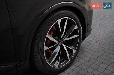 Внедорожник / Кроссовер Audi SQ7 2021 в 