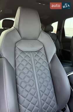 Внедорожник / Кроссовер Audi SQ7 2024 в 