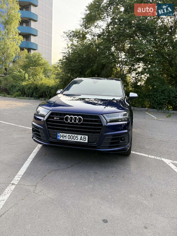 Позашляховик / Кросовер Audi SQ7 2018 в Дніпрі