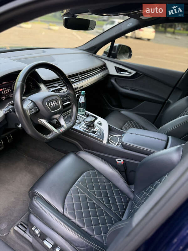 Позашляховик / Кросовер Audi SQ7 2018 в Дніпрі