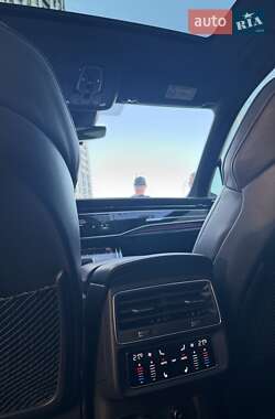 Внедорожник / Кроссовер Audi SQ7 2022 в 