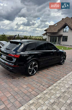 Внедорожник / Кроссовер Audi SQ7 2021 в 