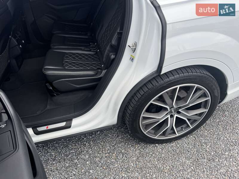 Внедорожник / Кроссовер Audi SQ7 2017 в Тернополе