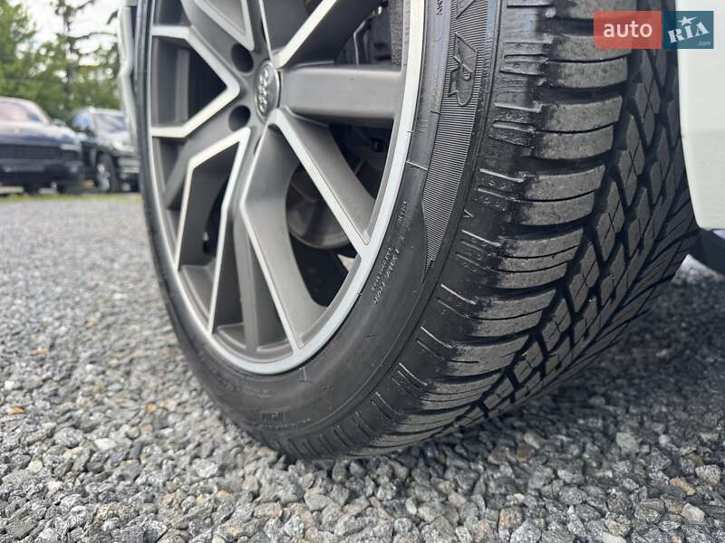 Внедорожник / Кроссовер Audi SQ7 2017 в Тернополе