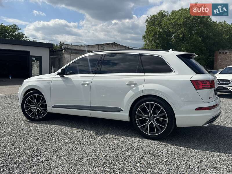 Внедорожник / Кроссовер Audi SQ7 2017 в Тернополе