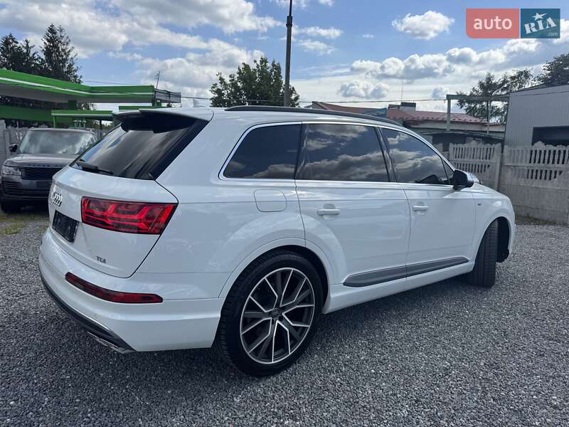 Внедорожник / Кроссовер Audi SQ7 2017 в Тернополе