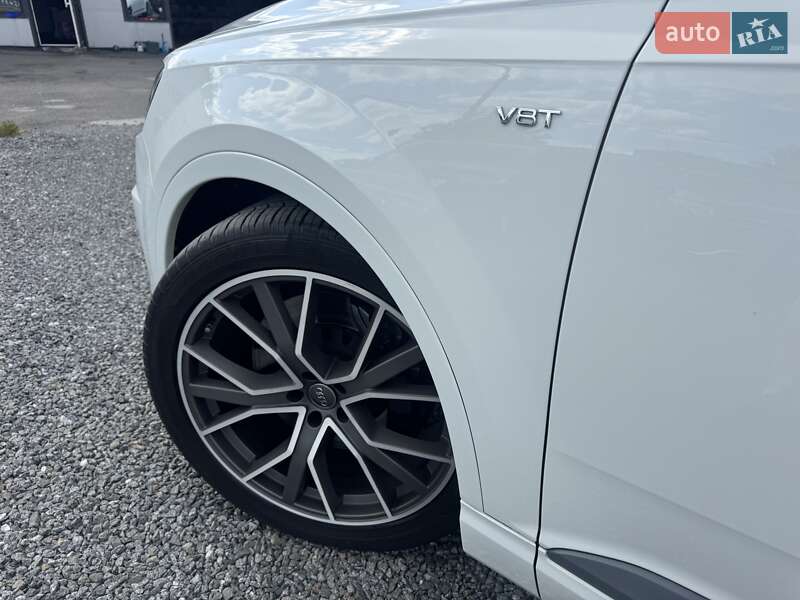 Внедорожник / Кроссовер Audi SQ7 2017 в Тернополе