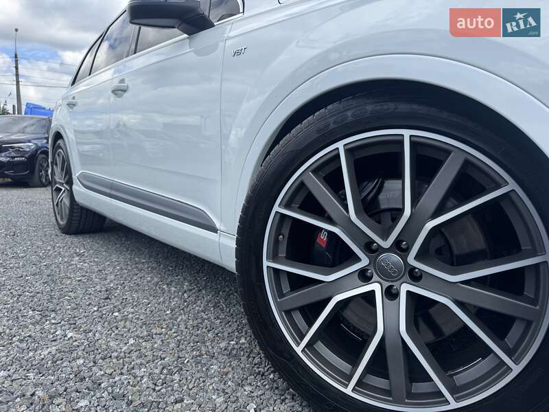 Внедорожник / Кроссовер Audi SQ7 2017 в Тернополе