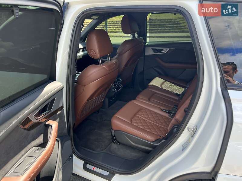 Внедорожник / Кроссовер Audi SQ7 2017 в Киеве
