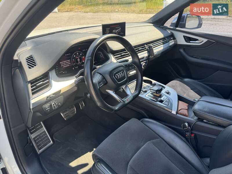 Внедорожник / Кроссовер Audi SQ7 2017 в Киеве