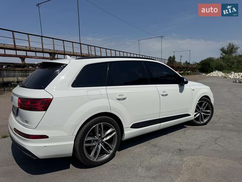 Внедорожник / Кроссовер Audi SQ7 2017 в Киеве