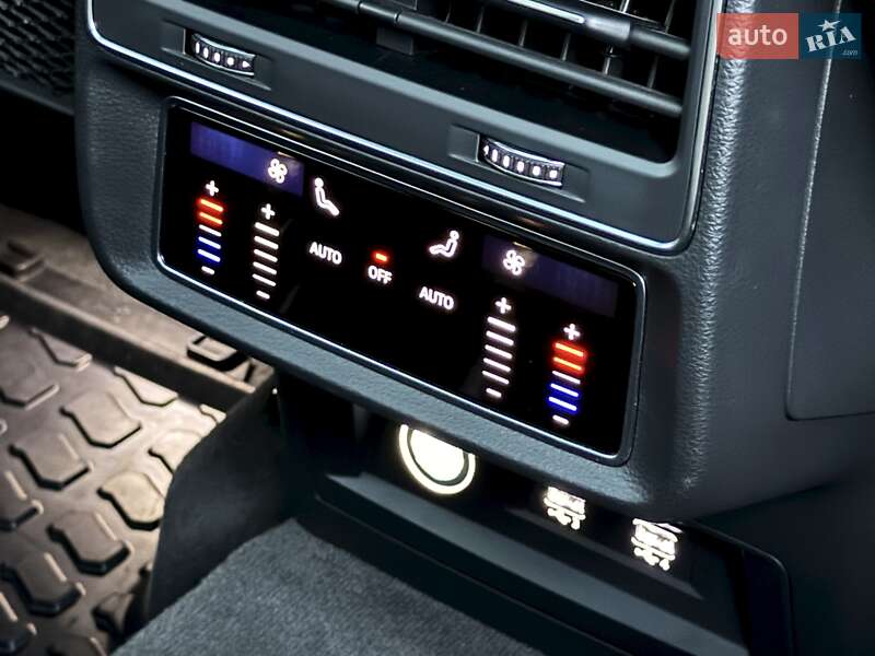 Внедорожник / Кроссовер Audi SQ7 2020 в Луцке