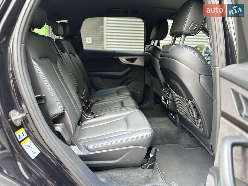 Позашляховик / Кросовер Audi SQ7 2018 в Києві