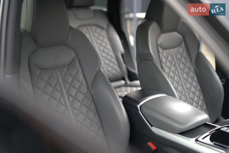 Внедорожник / Кроссовер Audi SQ7 2021 в Луцке