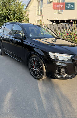 Позашляховик / Кросовер Audi SQ7 2024 в 