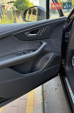 Позашляховик / Кросовер Audi SQ7 2024 в 